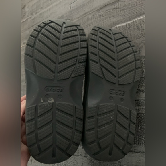 CROCS Strapless Black Slip-On Clogs, Like New, Men’s 7/ Womens 9 Black - Picture 5 of 5